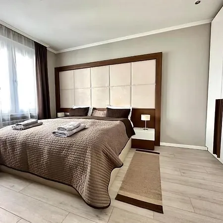 Mila Center Deluxe Апартамент *